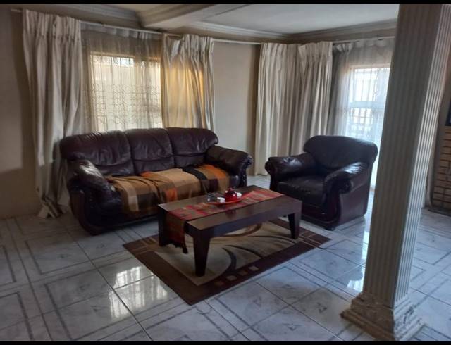 3 BEDROOM HOUSE FOR SALE IN NALEDI EXT 2